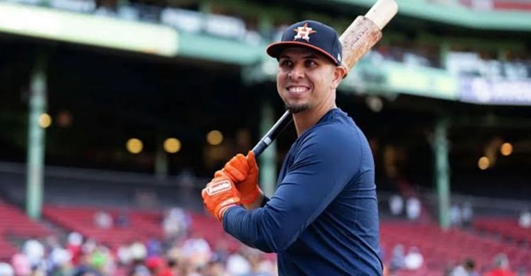 Urías llegó a los Astros para reforzar el infielder