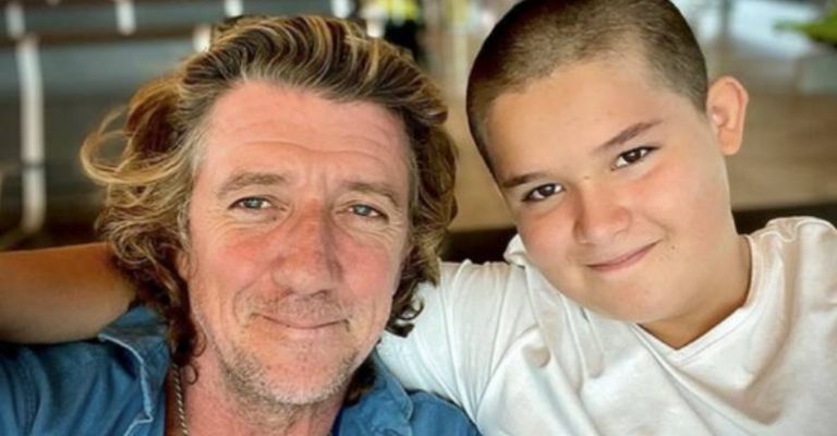 Vallejo Nágera con su hijo/Créditos: Internet