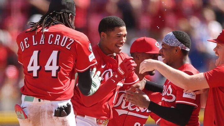 MLB: En duelo de remontadas, los Reds dejan en el terreno a los Blue Jays