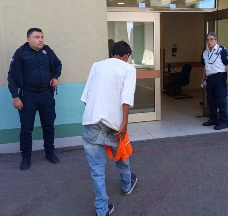 El hombre se encuentra en el hospital 