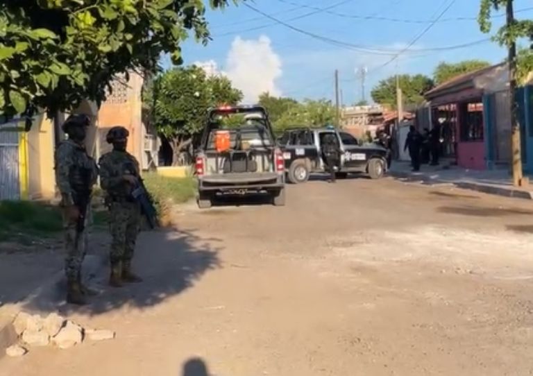 El cuerpo de la víctima quedó tendido sobre la vía pública