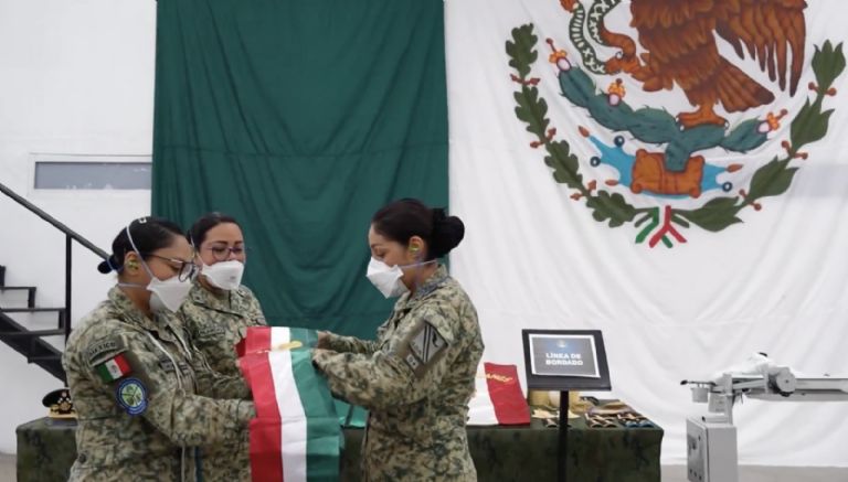 Así fue como prepararon la banda presidencial de Sheinbaum. Foto: Gobierno de México