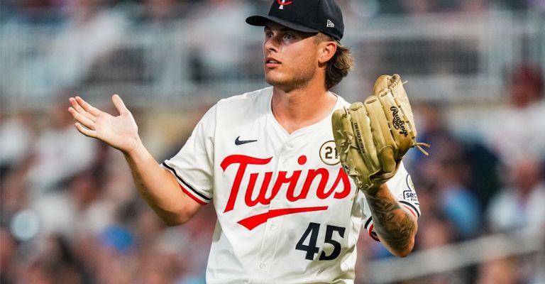 Travis Adams también lanzó una entrada en blanco