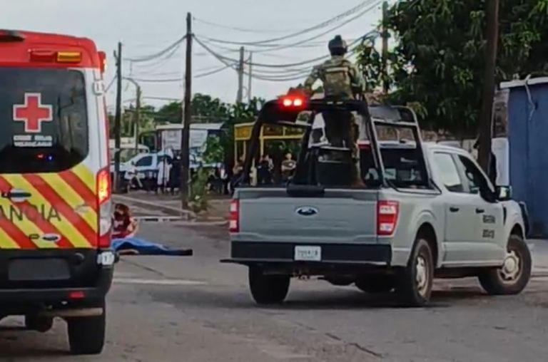 La víctima quedó sin vida en medio de la calle