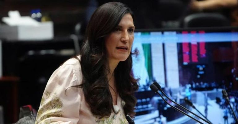 Kenia López Rabadán