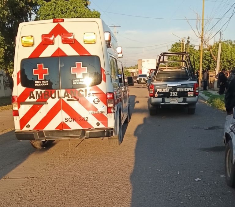 Personal de emergencias y de seguridad en el lugar de los hechos