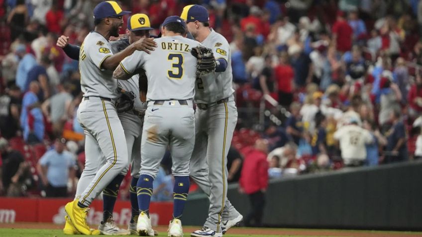 Saquen la cerveza; Milwaukee amarra título divisional a pesar de una derrota