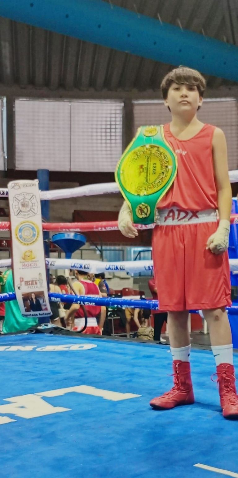El boxeador sonorense 'Gladiador’ Castro se corona campeón nacional ante su gente