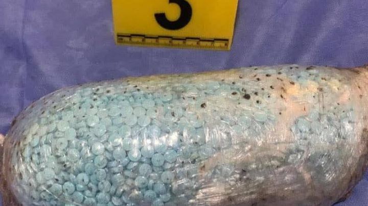 En Nogales, autoridades detienen a 2 y aseguran más de 11 mil pastillas de fentanilo