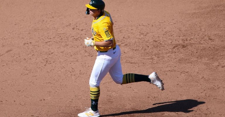 Kurtz pegó dos jonrones  para los Athletics