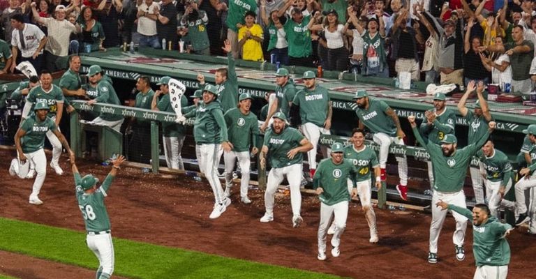 Los Red Sox festejan su victoria 