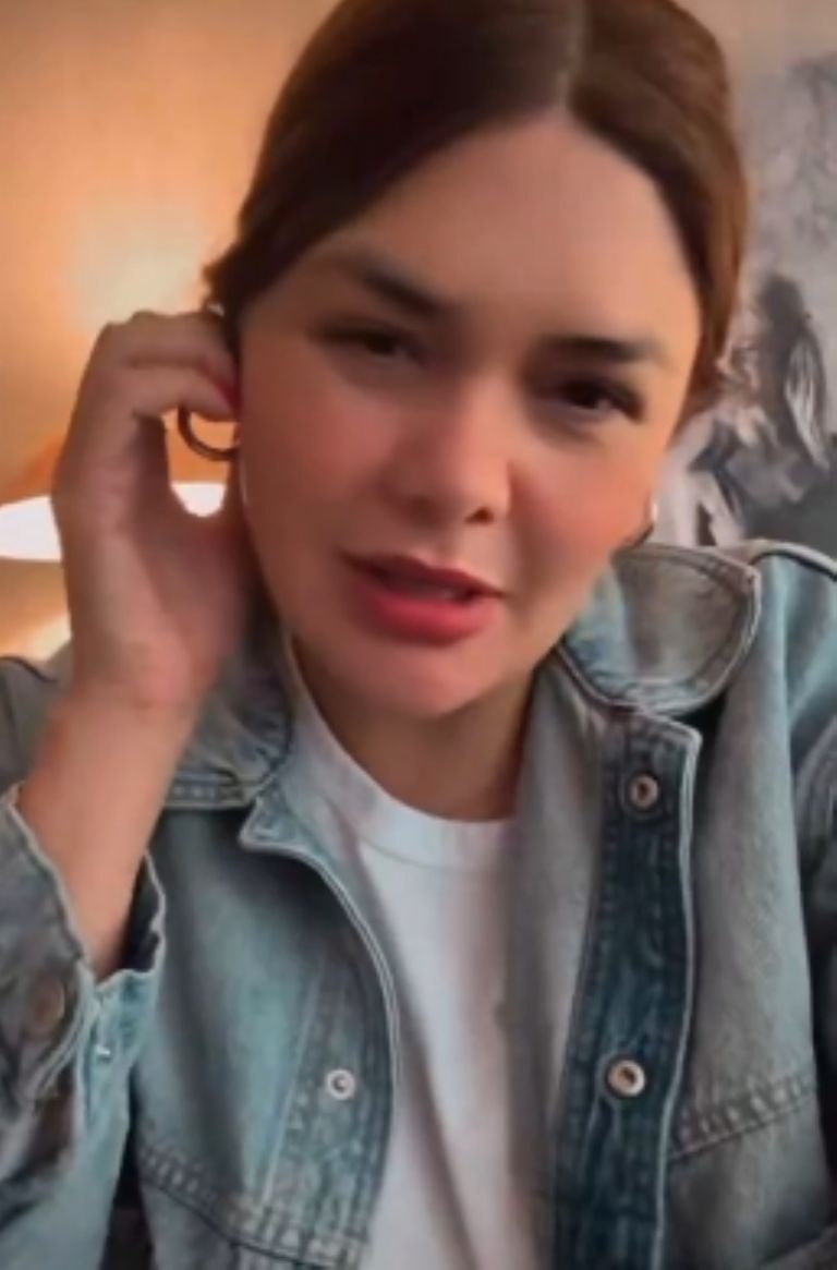 La postura de Yuridia 