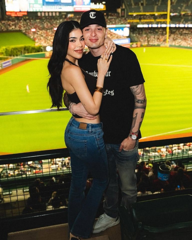 Kenia Os y 'Peso Pluma'