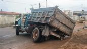 Foto ilustrativa de la nota titulada: Camión de carga cae a socavón al norte de Ciudad Obregón; trasladaba toneladas de tierra