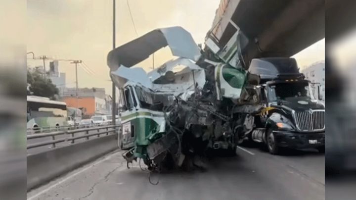 Chofer muere tras choque de tráiler en avenida Oceanía, CDMX; vehículo destrozado