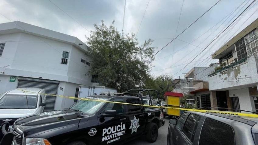 A sangre fría, sujetos armados asesinan a un adulto mayor frente a su vivienda en Monterrey