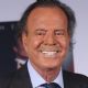 Extrabajadora de Julio Iglesias rompe el silencio y habla de los abusos y agresiones del cantante
