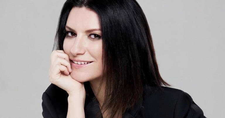 Laura Pausini sufre tremendo susto en pleno concierto; hombre dispara arma de fuego
