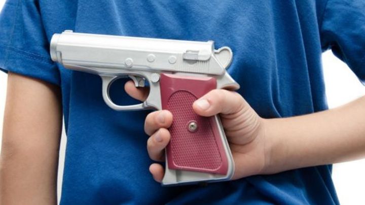 Terror en Ciudad Obregón: A plena luz del día, sujeto armado irrumpe en tienda y roba efectivo