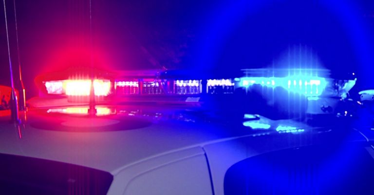 Autoridades llegan al sitio del crimen