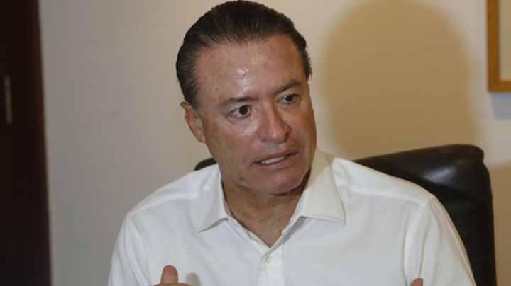 Quirino Ordaz, gobernador de Sinaloa, acude a votar junto a su familia y lo comparte en redes