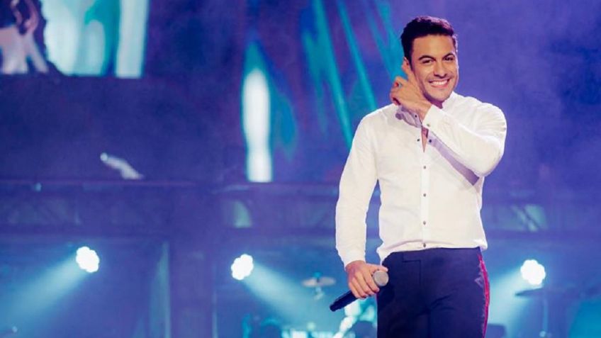 Carlos Rivera acalora las redes al dejarse ver como nunca en Instagram ¡con muy poca ropa!