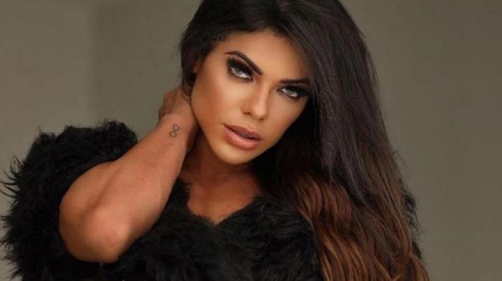 Arriba de la moto, Suzy Cortez saca su lado más rudo con un atuendo oscuro