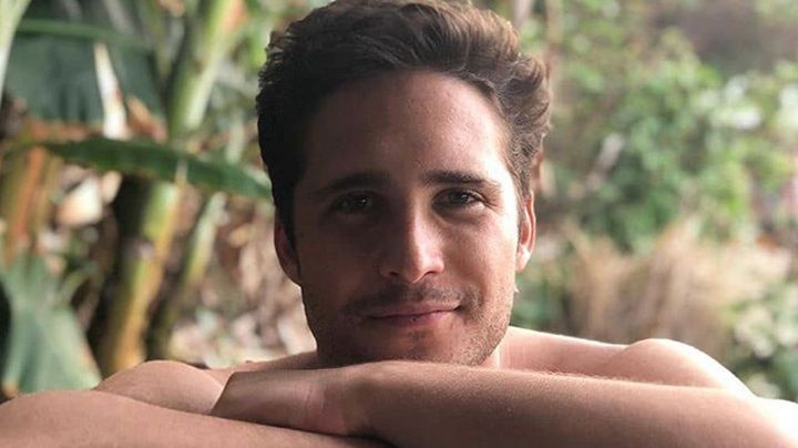 FOTO: Desde la playa, Diego Boneta disfruta del éxito de 'Luis Miguel, la serie 2'