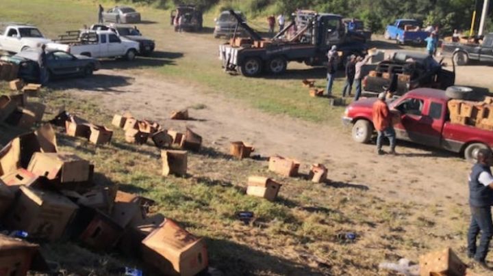 Volcadura de tráiler de cerveza desata rapiña en carretera de Tamaulipas