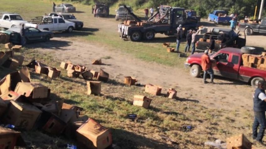 Volcadura de tráiler de cerveza desata rapiña en carretera de Tamaulipas