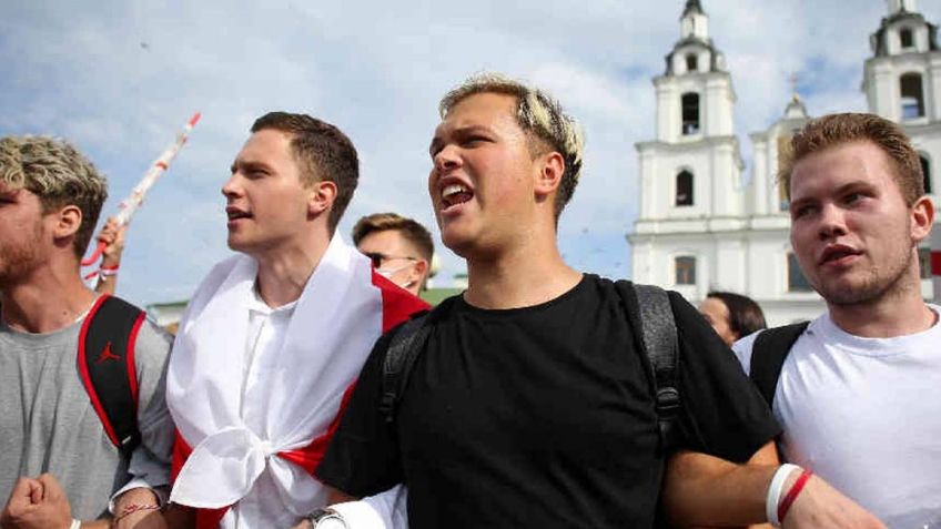 Bielorrusia: Policías podrán usar sus armas en protestas contra el presidente