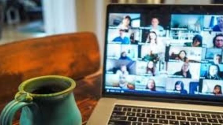 VIDEO: Despiden a maestro que agredió a mujer durante una clase virtual