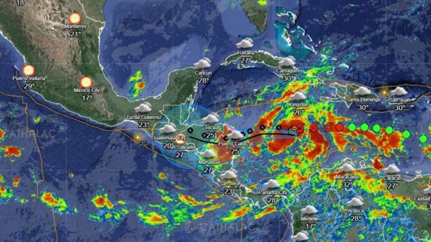 Tormenta tropical 'Eta' gana fuerza y amenaza con lluvias al sur de México