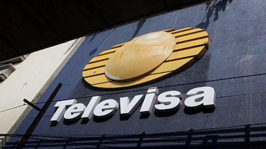 Tras despido de Televisa y doloroso divorcio, conductora aparece con impactante 'recadito' a fans