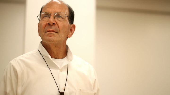 Las redes 'revientan' al padre Solalinde por su "exagerada' felicitación a AMLO