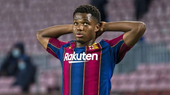 Ansu Fati sale bien de la operación de rodilla, pero estará cuatro meses fuera