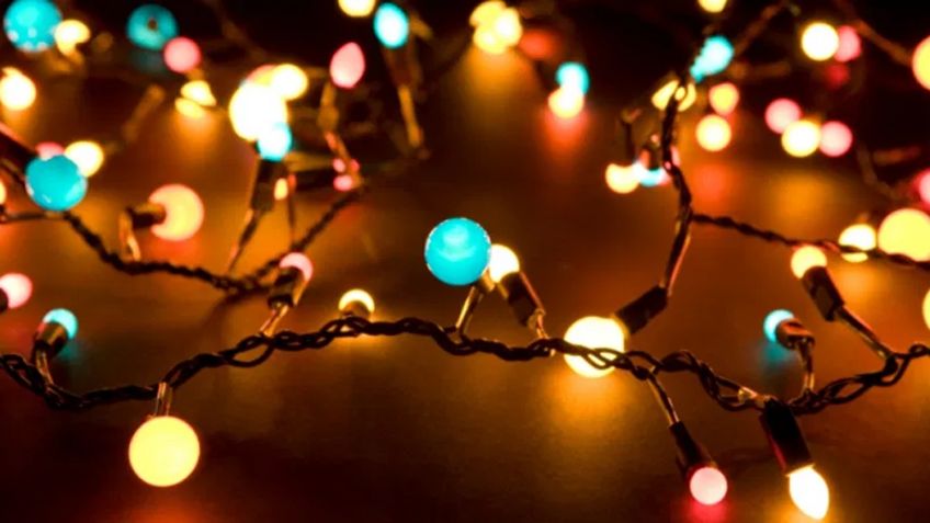 Este es el origen de las luces que decoran las calles y hogares en esta Navidad