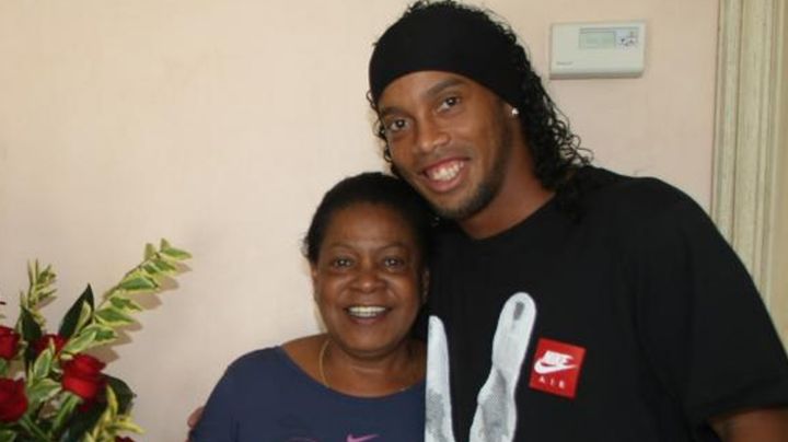 Otro golpe: Ronaldinho revela que su madre tiene Covid-19 y está delicada de salud