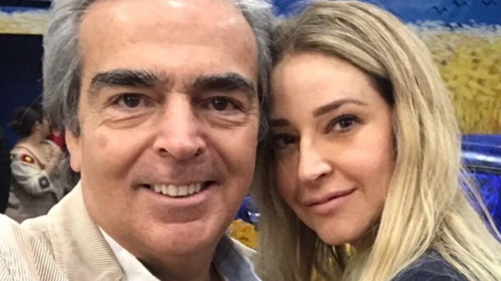 Lorenzo Lazo, viudo de Edith González, se muestra más enamorado de su nueva novia con tierno beso
