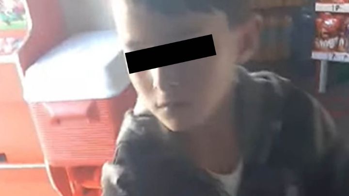 Dueño de abarrotes atrapa a niño robándole una bolsa de frituras y lo expone en Internet