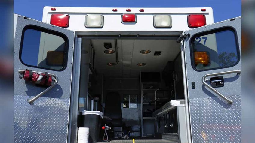 Con un cuchillo, hombre atenta contra su vida en plena calle de Ciudad Obregón