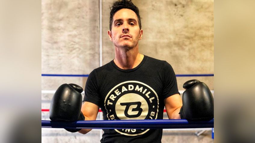 ¿Todo eso? Mauricio Ochmann muestra su 'six pack' desde las paradisiacas playas de España