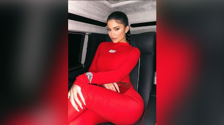 Kylie Jenner causa furor en Instagram al posar en ajustado y elegante vestido: "Hermosa"