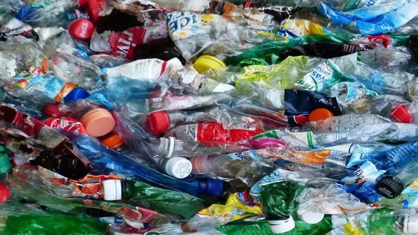 Científicos descubren nueva enzima para deshacer el plástico PET