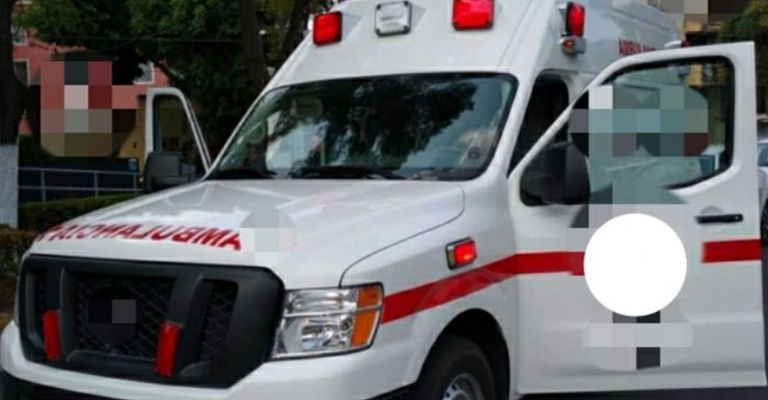 Paramédicos acuden al sitio del crimen