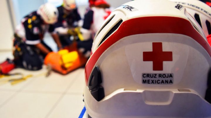 Golpean y bañan en cloro a paramédico de Cruz Roja: "Ya no esparzas el virus"