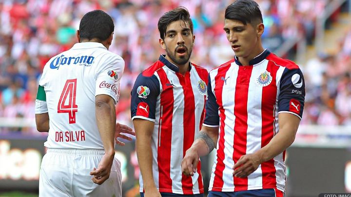 Rodolfo Pizarro y Alan Pulido, los futbolistas "nacos" que usan cubrebocas de marca