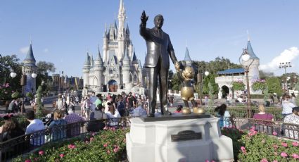 En pleno confinamiento, hombre es detenido por pasear en parque de Disney