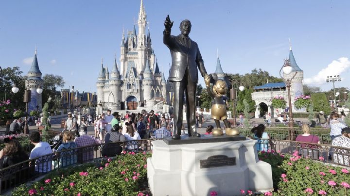 En pleno confinamiento, hombre es detenido por pasear en parque de Disney