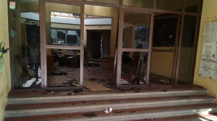 Pobladores destruyen alcaldía y hospital por miedo a que los "envenenen con Covid-19"